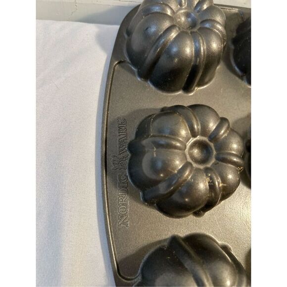 Nordic ware bunt cake cupcake pan - Picture 4 of 7